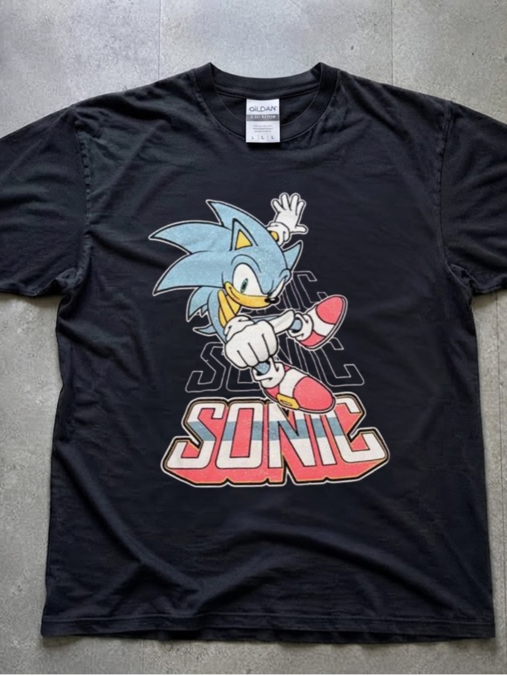 Gildan Unisex’s Black Sonic Graphic Tee
